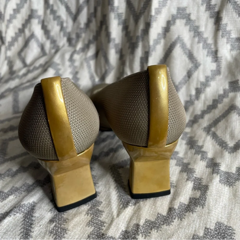 Stuart Weitzman Gold Textured Square Toe Block Heel Pumps Women's Size 8 B‎